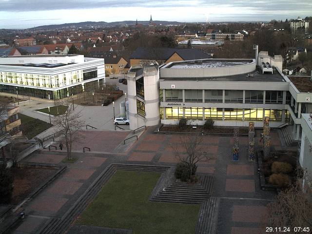 Foto der Webcam: Verwaltungsgebäude, Innenhof mit Audimax, Hörsaal-Gebäude 1