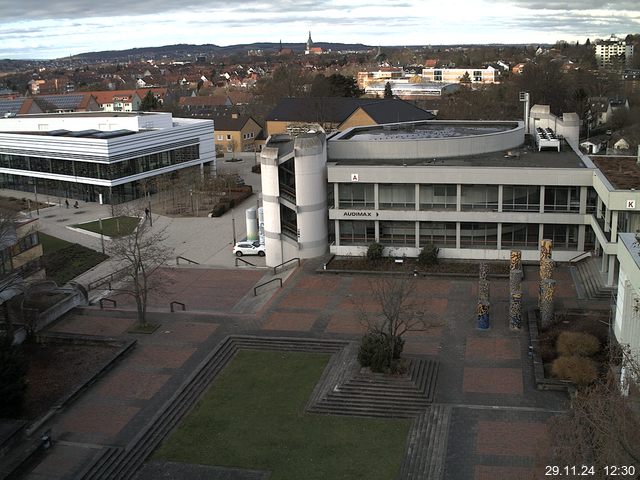 Foto der Webcam: Verwaltungsgebäude, Innenhof mit Audimax, Hörsaal-Gebäude 1