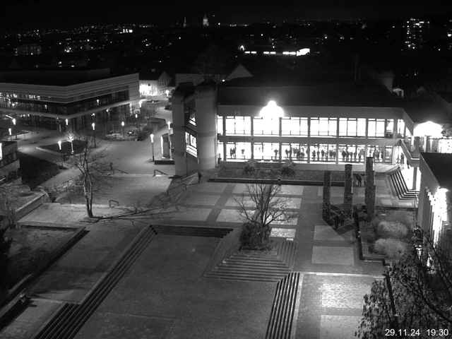 Foto der Webcam: Verwaltungsgebäude, Innenhof mit Audimax, Hörsaal-Gebäude 1