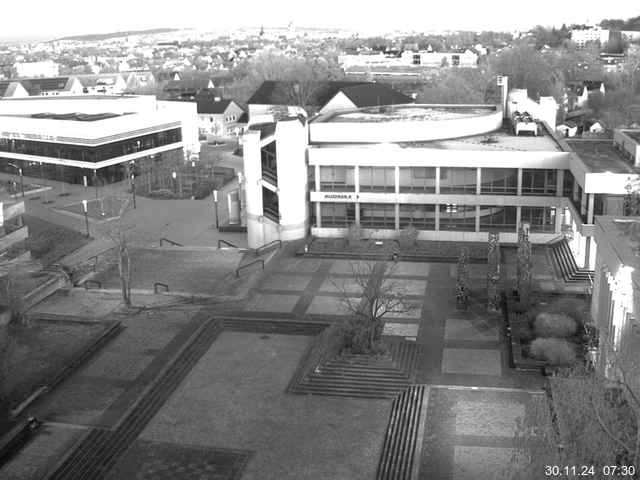 Foto der Webcam: Verwaltungsgebäude, Innenhof mit Audimax, Hörsaal-Gebäude 1