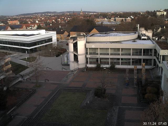 Foto der Webcam: Verwaltungsgebäude, Innenhof mit Audimax, Hörsaal-Gebäude 1