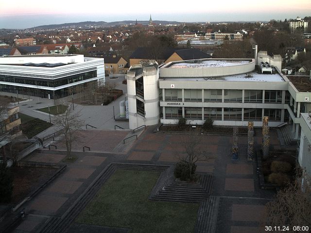 Foto der Webcam: Verwaltungsgebäude, Innenhof mit Audimax, Hörsaal-Gebäude 1