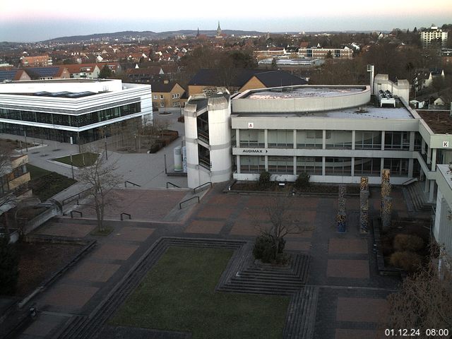 Foto der Webcam: Verwaltungsgebäude, Innenhof mit Audimax, Hörsaal-Gebäude 1