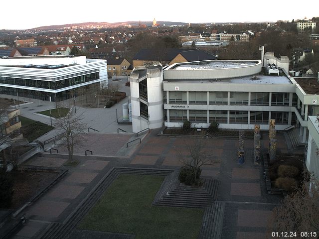 Foto der Webcam: Verwaltungsgebäude, Innenhof mit Audimax, Hörsaal-Gebäude 1