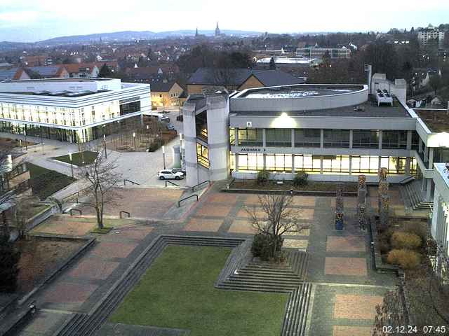 Foto der Webcam: Verwaltungsgebäude, Innenhof mit Audimax, Hörsaal-Gebäude 1