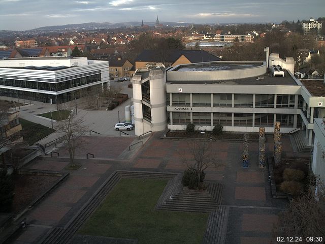 Foto der Webcam: Verwaltungsgebäude, Innenhof mit Audimax, Hörsaal-Gebäude 1