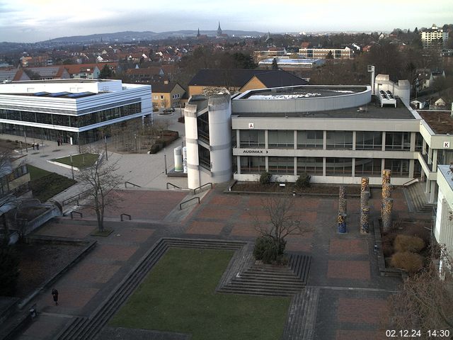 Foto der Webcam: Verwaltungsgebäude, Innenhof mit Audimax, Hörsaal-Gebäude 1