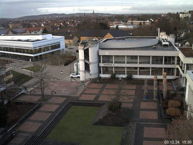 Foto der Webcam: Verwaltungsgebäude, Innenhof mit Audimax, Hörsaal-Gebäude 1