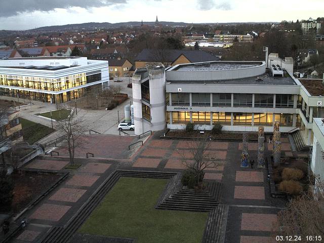 Foto der Webcam: Verwaltungsgebäude, Innenhof mit Audimax, Hörsaal-Gebäude 1