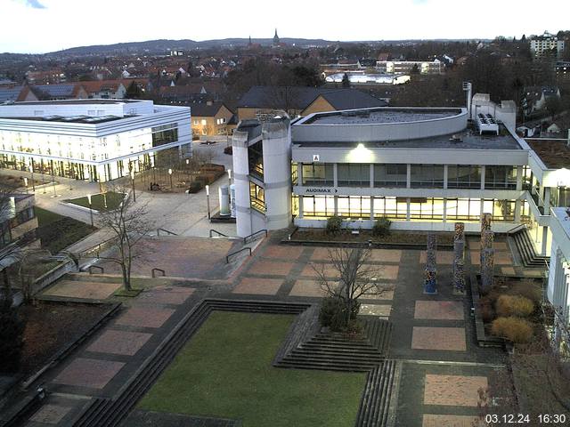 Foto der Webcam: Verwaltungsgebäude, Innenhof mit Audimax, Hörsaal-Gebäude 1