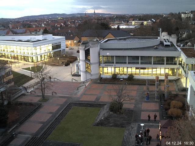 Foto der Webcam: Verwaltungsgebäude, Innenhof mit Audimax, Hörsaal-Gebäude 1