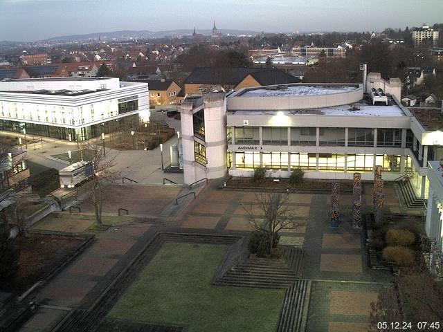 Foto der Webcam: Verwaltungsgebäude, Innenhof mit Audimax, Hörsaal-Gebäude 1