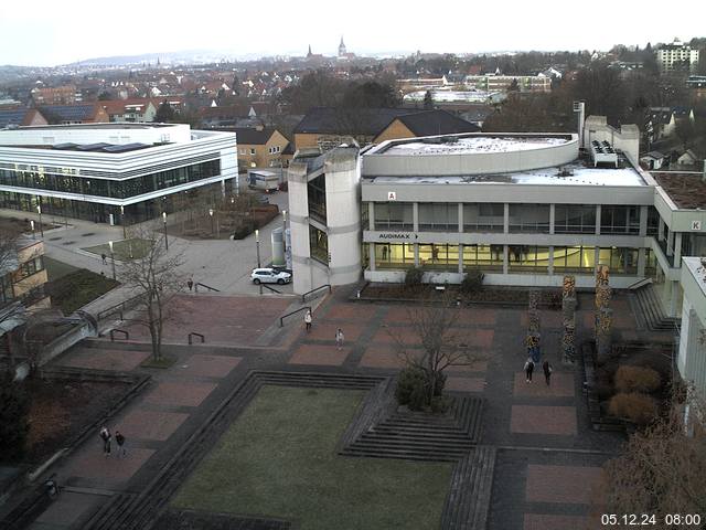 Foto der Webcam: Verwaltungsgebäude, Innenhof mit Audimax, Hörsaal-Gebäude 1