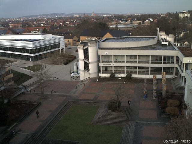 Foto der Webcam: Verwaltungsgebäude, Innenhof mit Audimax, Hörsaal-Gebäude 1