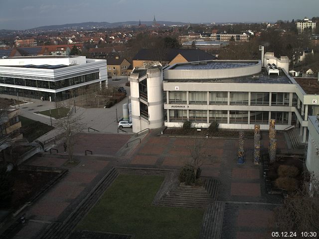 Foto der Webcam: Verwaltungsgebäude, Innenhof mit Audimax, Hörsaal-Gebäude 1