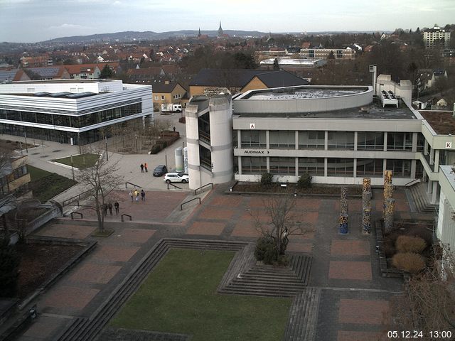 Foto der Webcam: Verwaltungsgebäude, Innenhof mit Audimax, Hörsaal-Gebäude 1