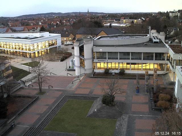 Foto der Webcam: Verwaltungsgebäude, Innenhof mit Audimax, Hörsaal-Gebäude 1