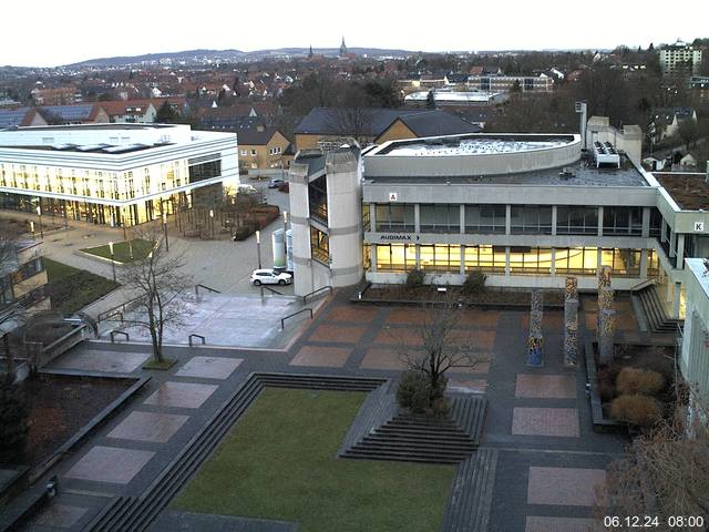 Foto der Webcam: Verwaltungsgebäude, Innenhof mit Audimax, Hörsaal-Gebäude 1