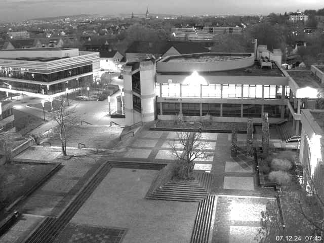 Foto der Webcam: Verwaltungsgebäude, Innenhof mit Audimax, Hörsaal-Gebäude 1