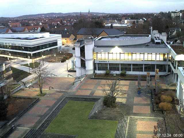 Foto der Webcam: Verwaltungsgebäude, Innenhof mit Audimax, Hörsaal-Gebäude 1