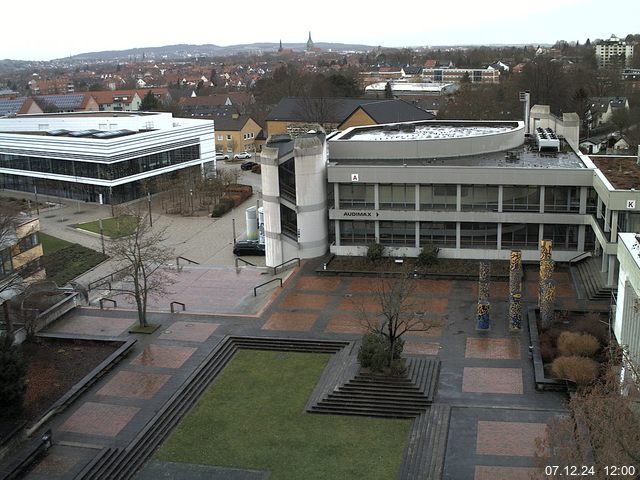 Foto der Webcam: Verwaltungsgebäude, Innenhof mit Audimax, Hörsaal-Gebäude 1