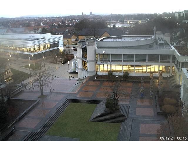 Foto der Webcam: Verwaltungsgebäude, Innenhof mit Audimax, Hörsaal-Gebäude 1