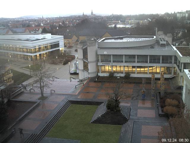 Foto der Webcam: Verwaltungsgebäude, Innenhof mit Audimax, Hörsaal-Gebäude 1