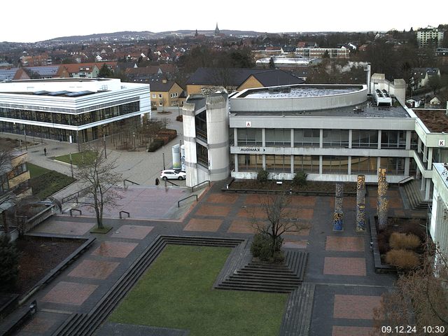 Foto der Webcam: Verwaltungsgebäude, Innenhof mit Audimax, Hörsaal-Gebäude 1