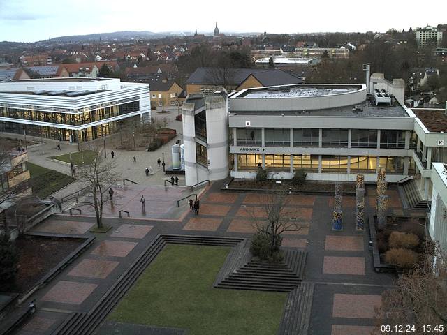 Foto der Webcam: Verwaltungsgebäude, Innenhof mit Audimax, Hörsaal-Gebäude 1