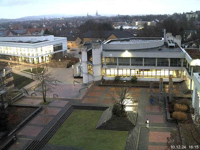 Foto der Webcam: Verwaltungsgebäude, Innenhof mit Audimax, Hörsaal-Gebäude 1