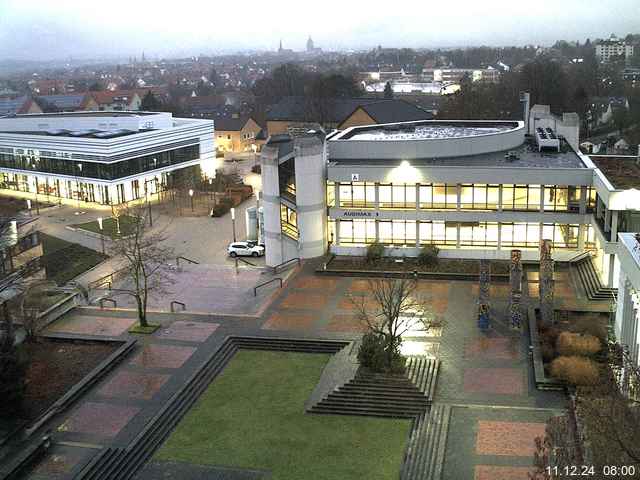 Foto der Webcam: Verwaltungsgebäude, Innenhof mit Audimax, Hörsaal-Gebäude 1