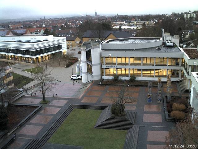 Foto der Webcam: Verwaltungsgebäude, Innenhof mit Audimax, Hörsaal-Gebäude 1