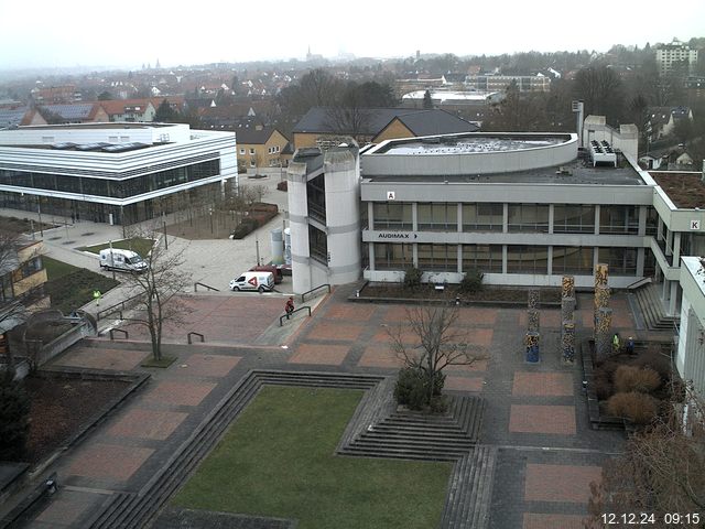 Foto der Webcam: Verwaltungsgebäude, Innenhof mit Audimax, Hörsaal-Gebäude 1