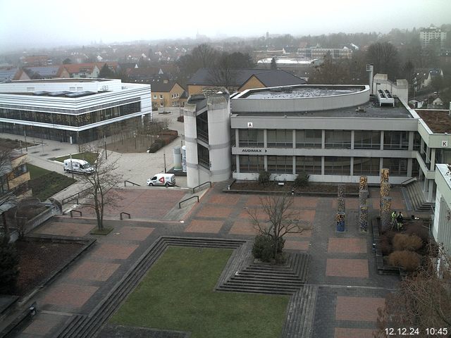 Foto der Webcam: Verwaltungsgebäude, Innenhof mit Audimax, Hörsaal-Gebäude 1