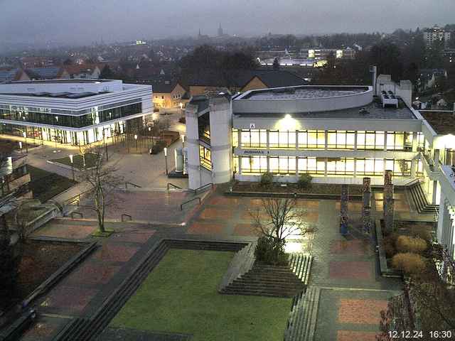 Foto der Webcam: Verwaltungsgebäude, Innenhof mit Audimax, Hörsaal-Gebäude 1