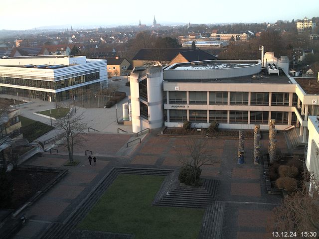 Foto der Webcam: Verwaltungsgebäude, Innenhof mit Audimax, Hörsaal-Gebäude 1