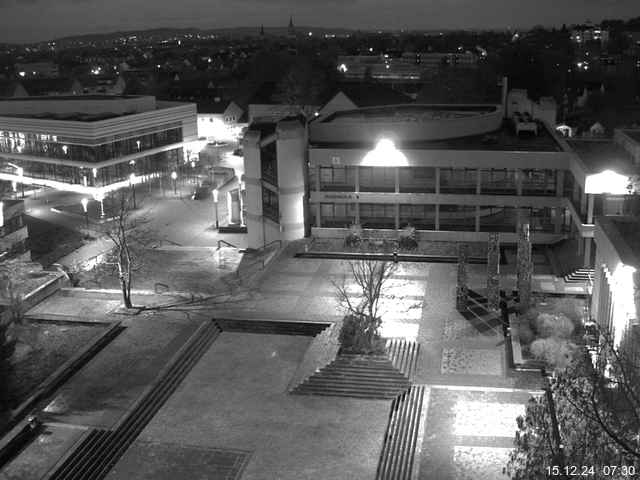 Foto der Webcam: Verwaltungsgebäude, Innenhof mit Audimax, Hörsaal-Gebäude 1