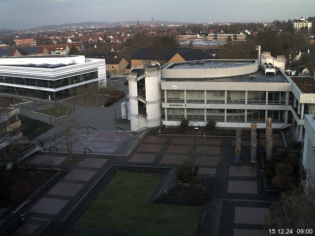 Foto der Webcam: Verwaltungsgebäude, Innenhof mit Audimax, Hörsaal-Gebäude 1