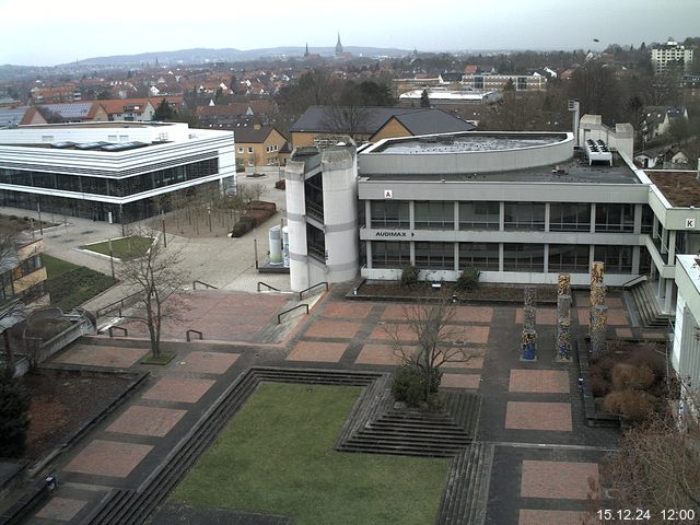 Foto der Webcam: Verwaltungsgebäude, Innenhof mit Audimax, Hörsaal-Gebäude 1