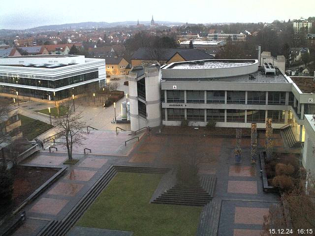 Foto der Webcam: Verwaltungsgebäude, Innenhof mit Audimax, Hörsaal-Gebäude 1