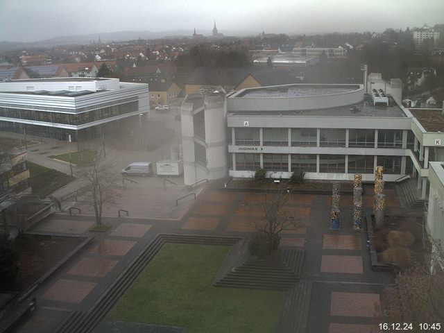 Foto der Webcam: Verwaltungsgebäude, Innenhof mit Audimax, Hörsaal-Gebäude 1