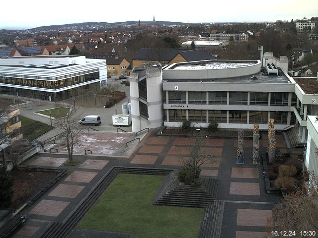 Foto der Webcam: Verwaltungsgebäude, Innenhof mit Audimax, Hörsaal-Gebäude 1