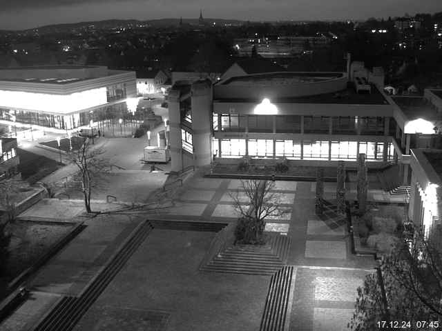 Foto der Webcam: Verwaltungsgebäude, Innenhof mit Audimax, Hörsaal-Gebäude 1