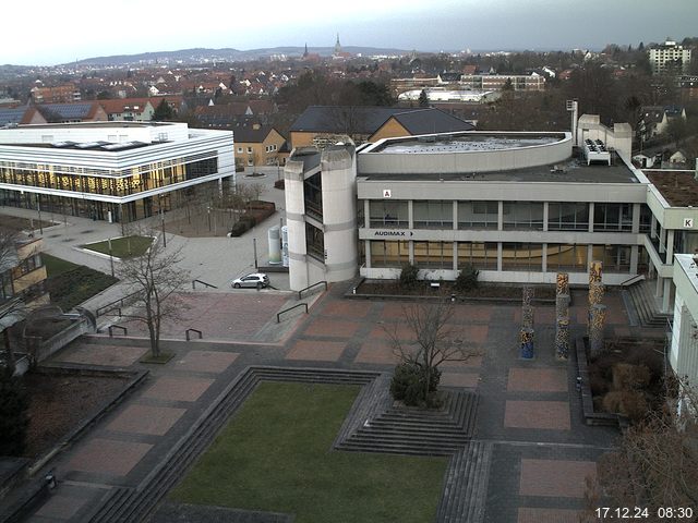 Foto der Webcam: Verwaltungsgebäude, Innenhof mit Audimax, Hörsaal-Gebäude 1