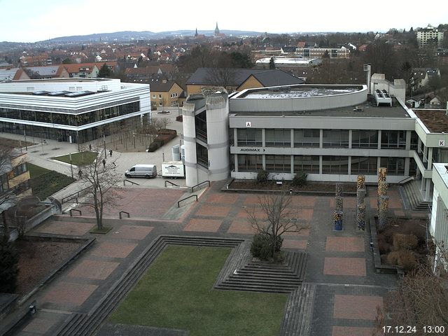 Foto der Webcam: Verwaltungsgebäude, Innenhof mit Audimax, Hörsaal-Gebäude 1