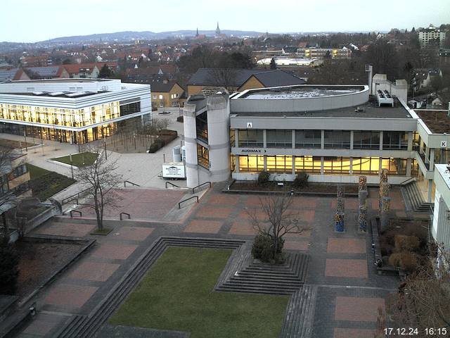 Foto der Webcam: Verwaltungsgebäude, Innenhof mit Audimax, Hörsaal-Gebäude 1