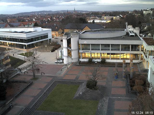 Foto der Webcam: Verwaltungsgebäude, Innenhof mit Audimax, Hörsaal-Gebäude 1