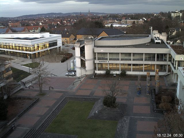 Foto der Webcam: Verwaltungsgebäude, Innenhof mit Audimax, Hörsaal-Gebäude 1