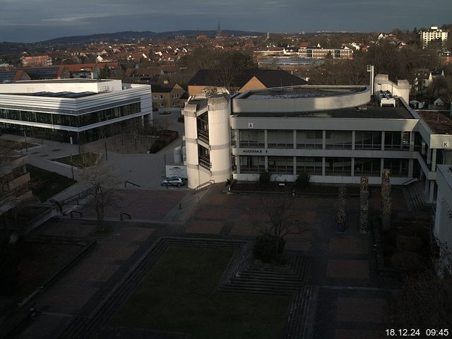 Foto der Webcam: Verwaltungsgebäude, Innenhof mit Audimax, Hörsaal-Gebäude 1