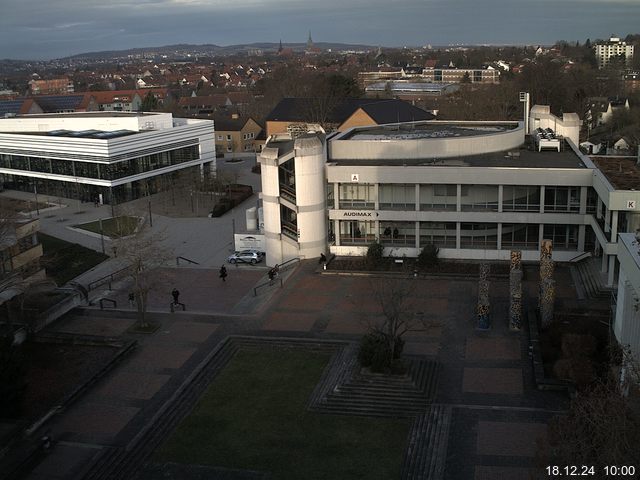 Foto der Webcam: Verwaltungsgebäude, Innenhof mit Audimax, Hörsaal-Gebäude 1